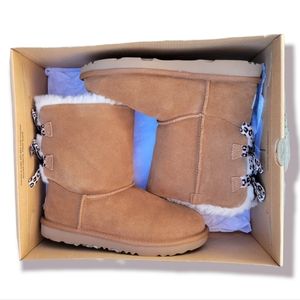 Ugg Kids Bailey Bow Boot II Girls Size 4 in Chestnut